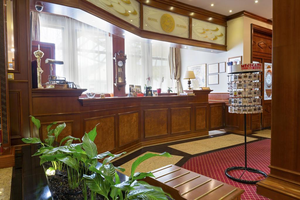 Hotel Zlatnik Belgrado Buitenkant foto